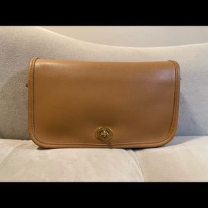 Vintage Coach Penny Pocket Putty Tan Leather Crossbody Purse 9755 70s 80s Rare.